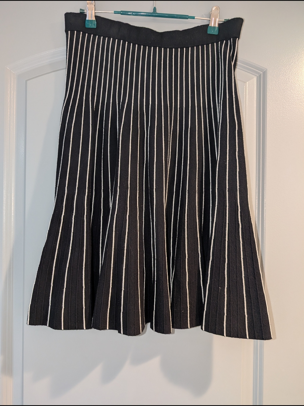 Black & White Pinstripe Knit Knee-Length Skirt | Classic Chic | Size Medium